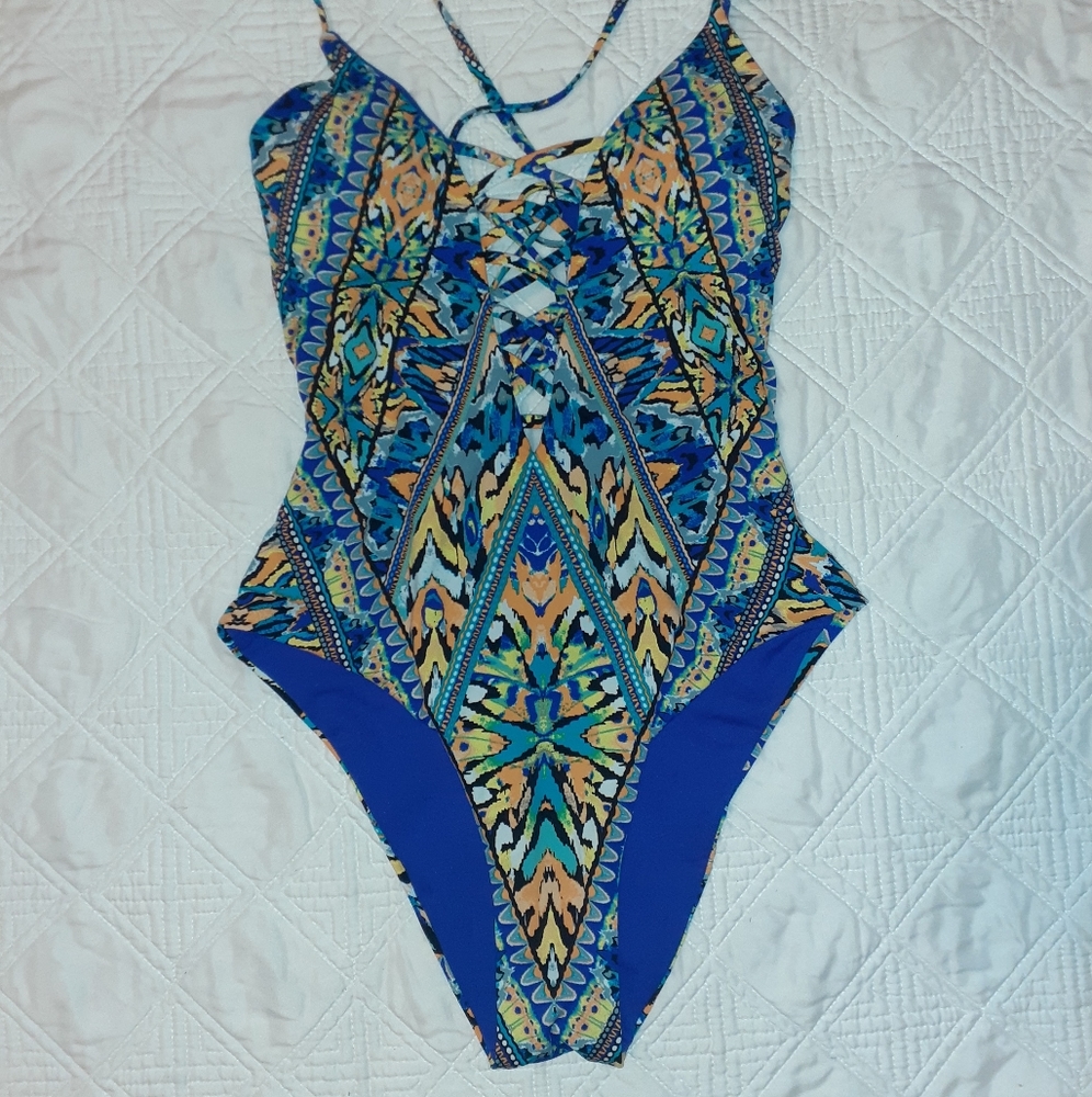One piece - Picture 3 of 4
